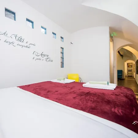 Ferry 1m Family, Free Wifi & Netflix Ac, By Tilo Apartment Genoa