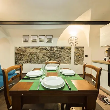 Ferry 1m Family, Free Wifi & Netflix Ac, By Tilo Apartment